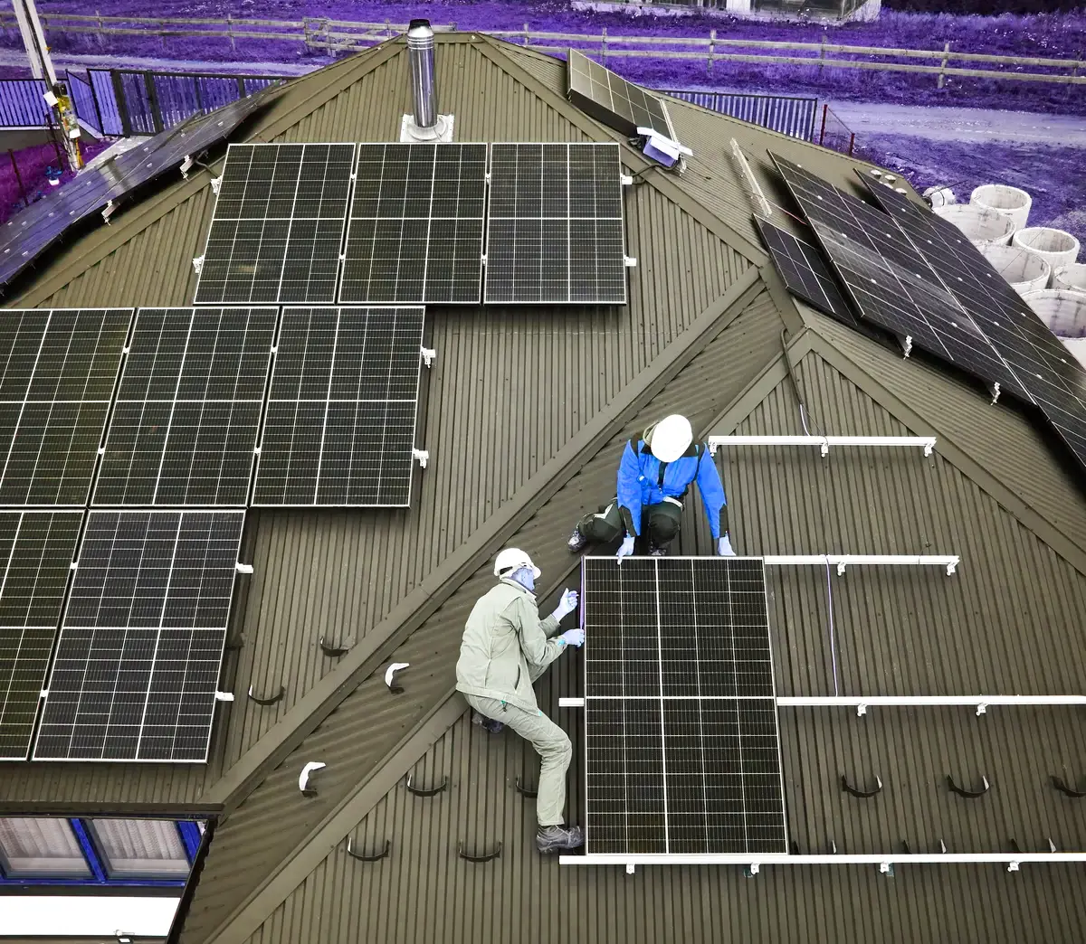 Paneles solares adicionales instalados junto a una instalación fotovoltaica existente en Jaén